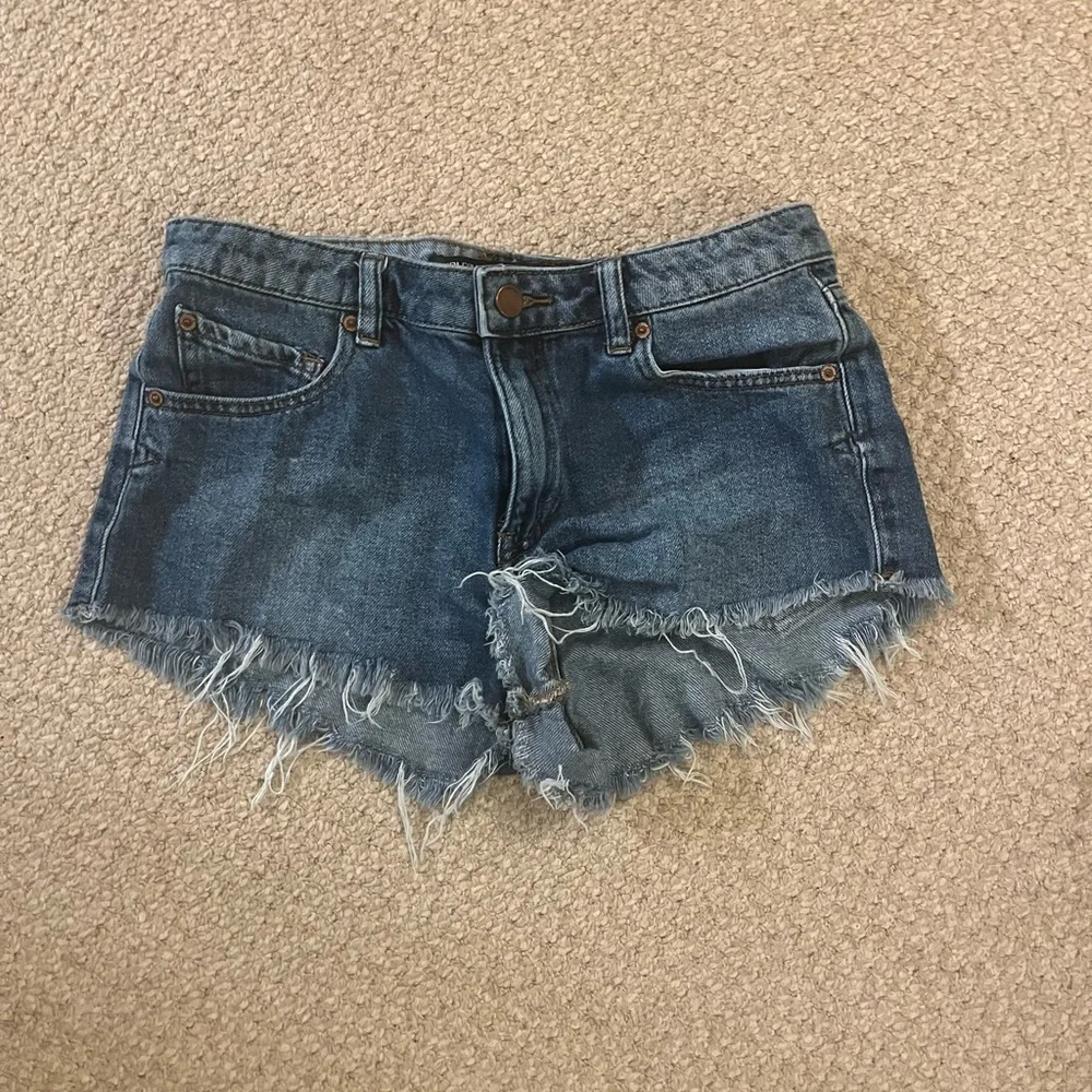 VOLCOM SHORTS!! - Picture 1 of 4